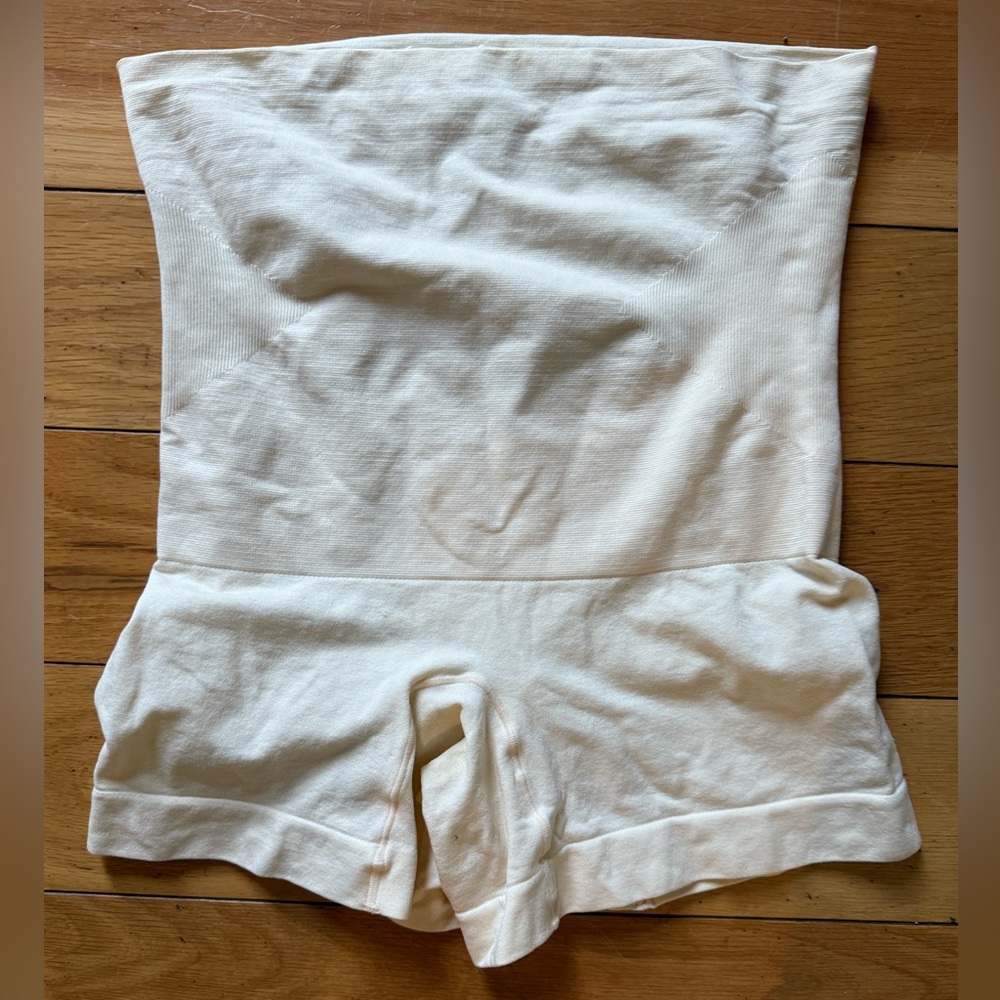 🎀3/$25🎀 Essentials Cream Shapewear Bottom